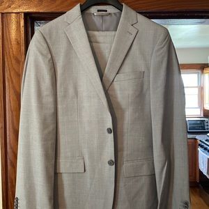 Mens light gray, shadow plaid suit